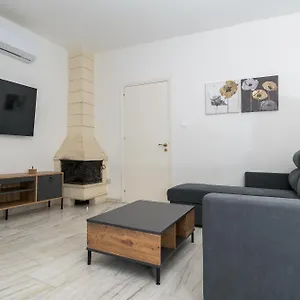 https://maple-oak-apartment-401.protaras-cy-hotels.com